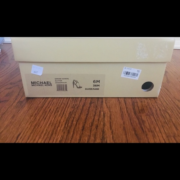 MICHAEL KORS SIMONE SANDALS SZ 6 - Picture 2 of 8